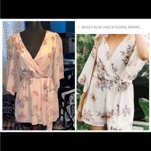 Bailey Blue V-neck Floral Romper With belt size: S in EUC.